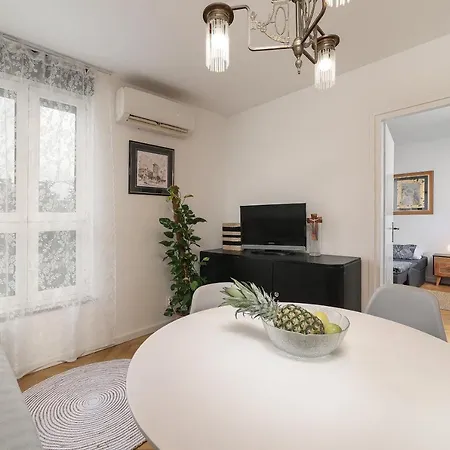 Duda Apartament *